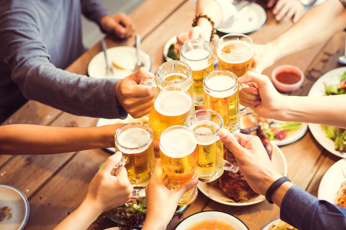 Happy-Hour-Cheers-1 [featured-media--md 702x468]