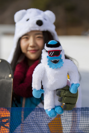 Yeti-Doll-with-Girl-White-W 