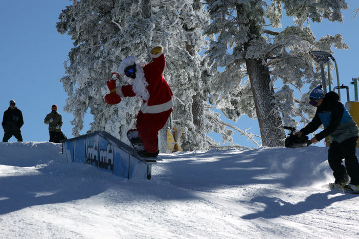 Santa getting his Christmas jib on.