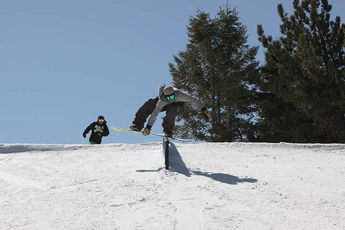 Curtis Hill getting the grab on the down bar.