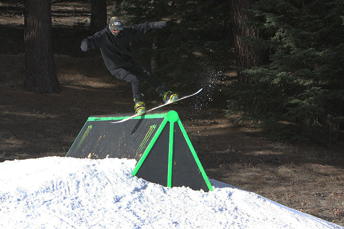 Nick Guinn getting blunted on the Doghouse.