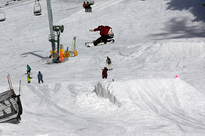 Tommy Bacon airing it out over the last table on Lower Chisolm.