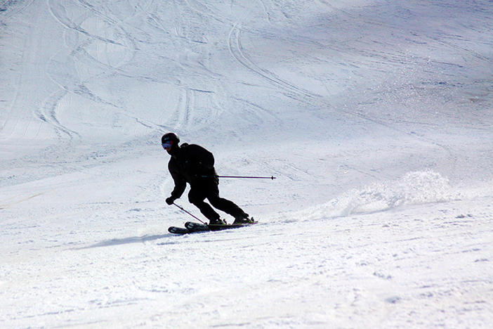 Come carve up the wide open midweek slopes.