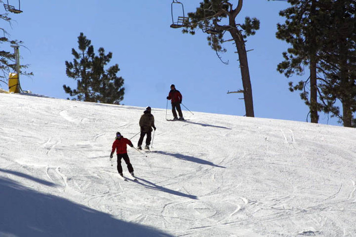 Skiing down Borderline from the top of the Blue Ridge Express.