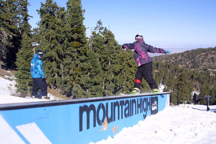 Sliding the Flower Box with some steeze.