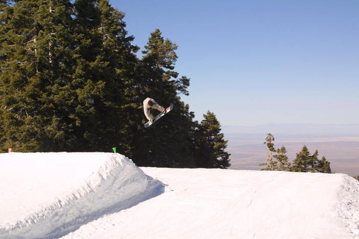 Lauri Heiskari shooting down the Pipeline.