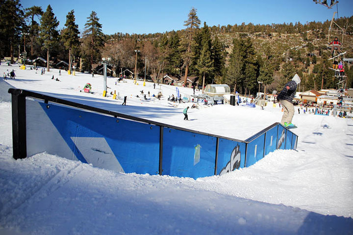 Joey Aceves nailing the down-flat-down rail in The Playground!