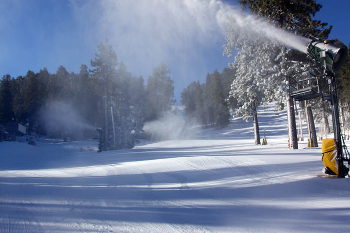 Fresh machine made packed powder on Sunnyside.