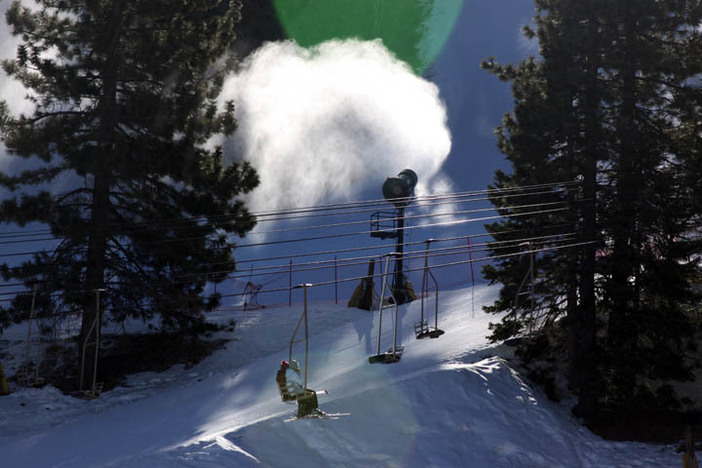 Snowguns keeping the mountain lookin great.