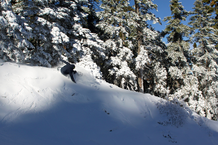 Carving those powder stashes on lower chisolm. 