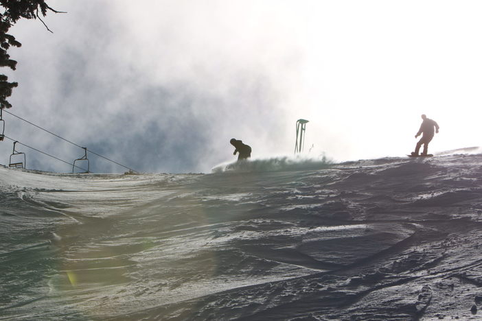 Carving up the powder on Vertigo.