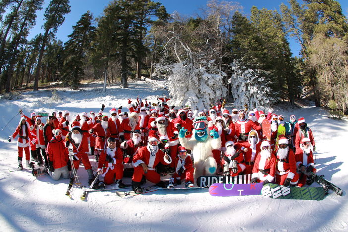 That's a lot of Santa's!! #MHSantaSelfie