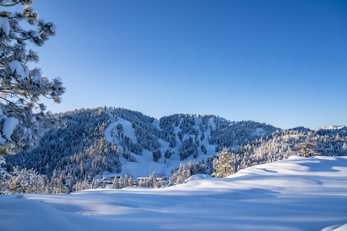 20191227 MHE Reopens 3 feet plus fresh snow blue sky Nadalin _0386.jpg