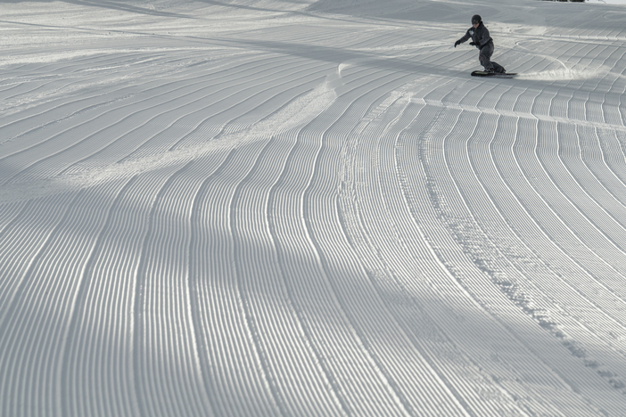 20190108_snowboarder corduroy tracks.jpg