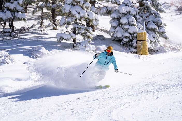 20240202 MHW 6 inch snow sun Marketing Crew PHOTOS card 100344.jpg
