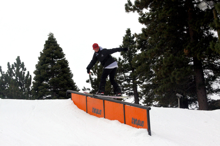 Frontside Boardslide on the ThirtyTwo rail. #32TF