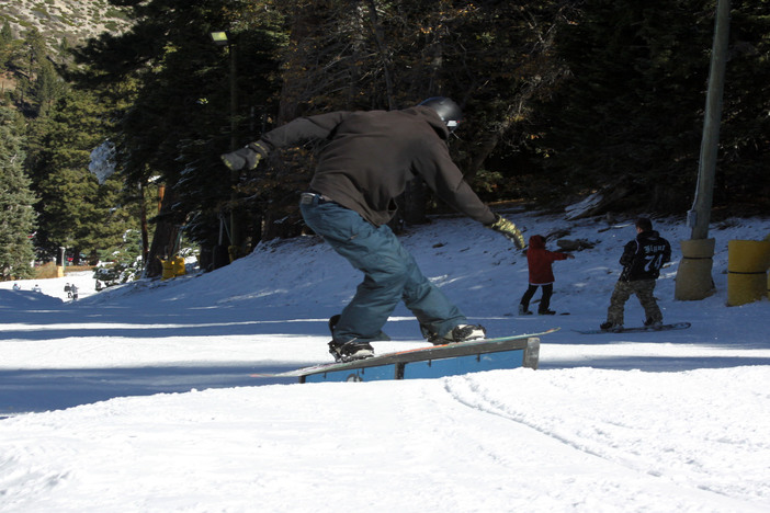 Skate-style frontside boardsilde on the skate-style rail.