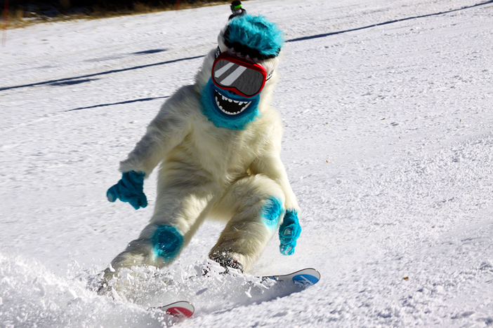 Yeti laying down some carves. #haveyouseenhim